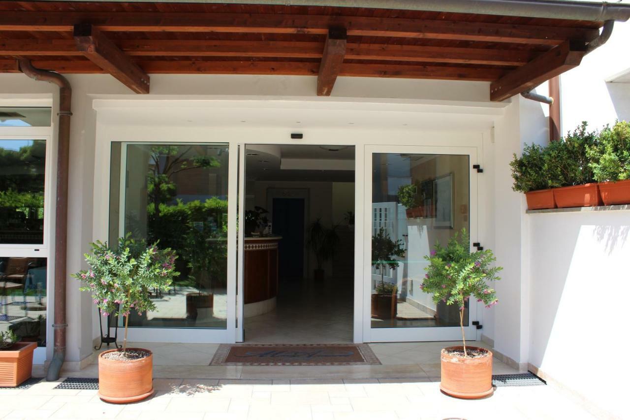 Hotel Mare Azzurro Terracina Exteriér fotografie